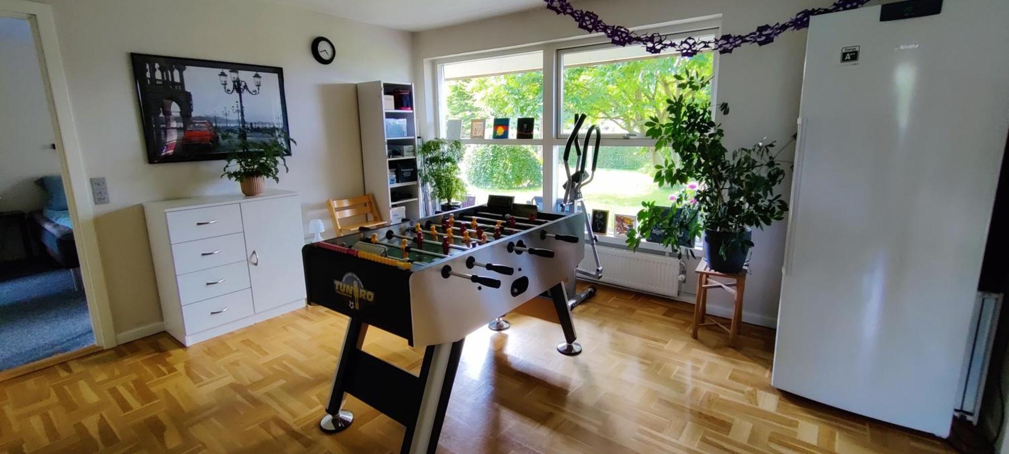 Stort Vaerelse Med Laekkert Badevaerelse Horsens